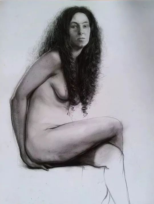 他的人体素描直观细腻，抓人眼球