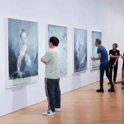 何多苓毛焰双个展“边界与转化” | 打破创作边界，呈现别开生面的艺术作品